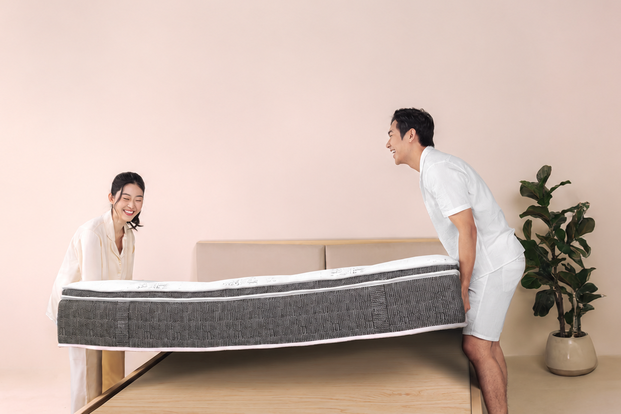 Không gian phòng cưới ấm cúng được chuẩn bị chỉn chu với bộ chăn ga Everon trang nhã